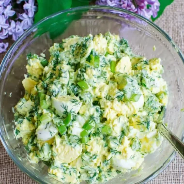 Fresh green onion salad with vibrant vegetables and a light dressing