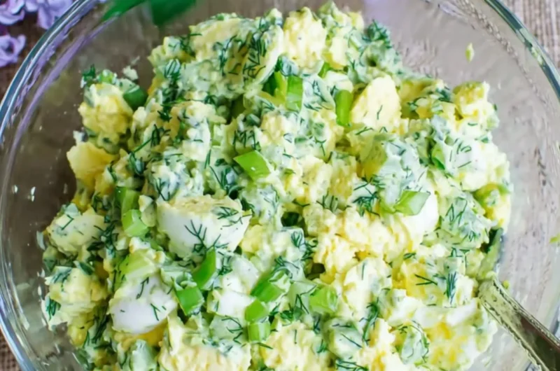 Fresh green onion salad with vibrant vegetables and a light dressing