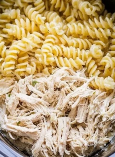 Delicious Garlic Parmesan Chicken Pasta served in a bowl