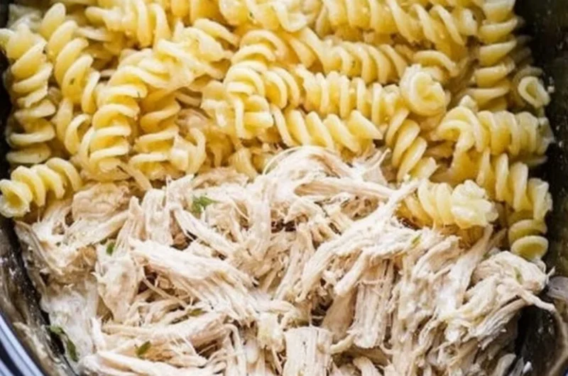 Delicious Garlic Parmesan Chicken Pasta served in a bowl