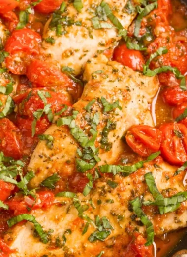 Delicious Chicken Pomodoro with tender chicken and rich tomato sauce