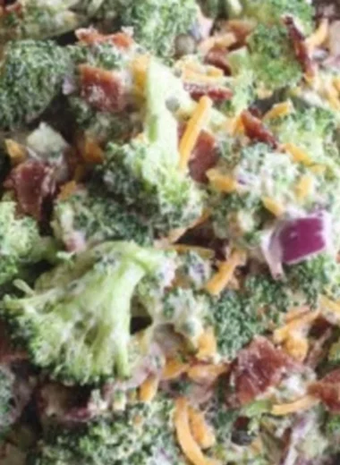 Keto broccoli salad with creamy dressing and crunchy toppings