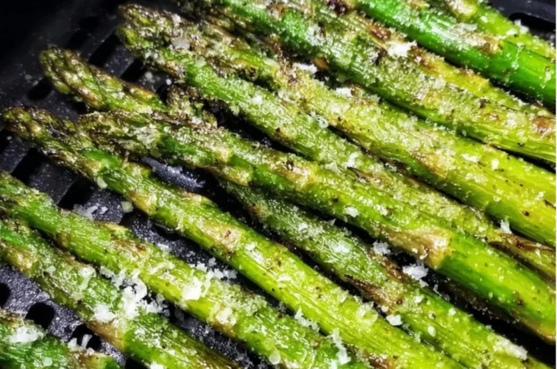 Crispy Air Fryer Roasted Asparagus served on a plate